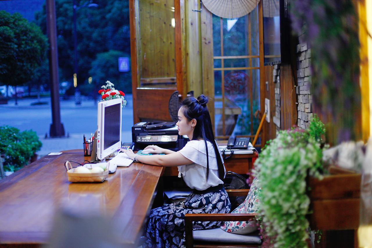 Guihua Road 106Th Hostel Zhangjiajie Exterior foto